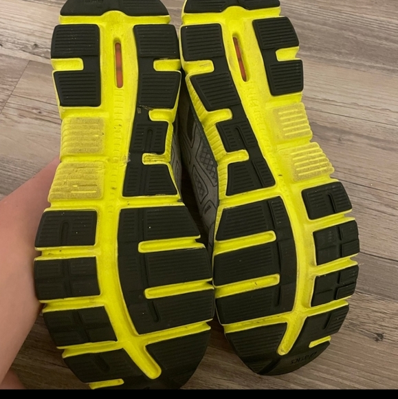 ASICS Size 9.5 - Picture 3 of 5